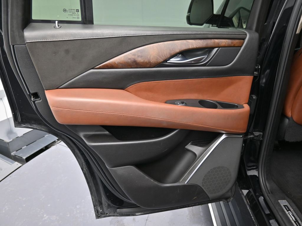 Used 2017 Cadillac Escalade Premium Luxury image 24
