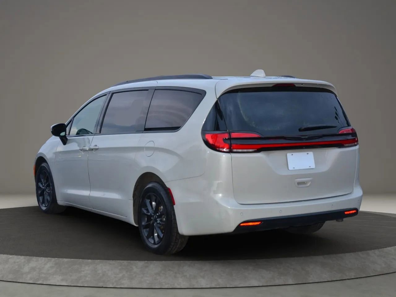 Used 2021 Chrysler Pacifica Touring w/ S Appearance Package image 41
