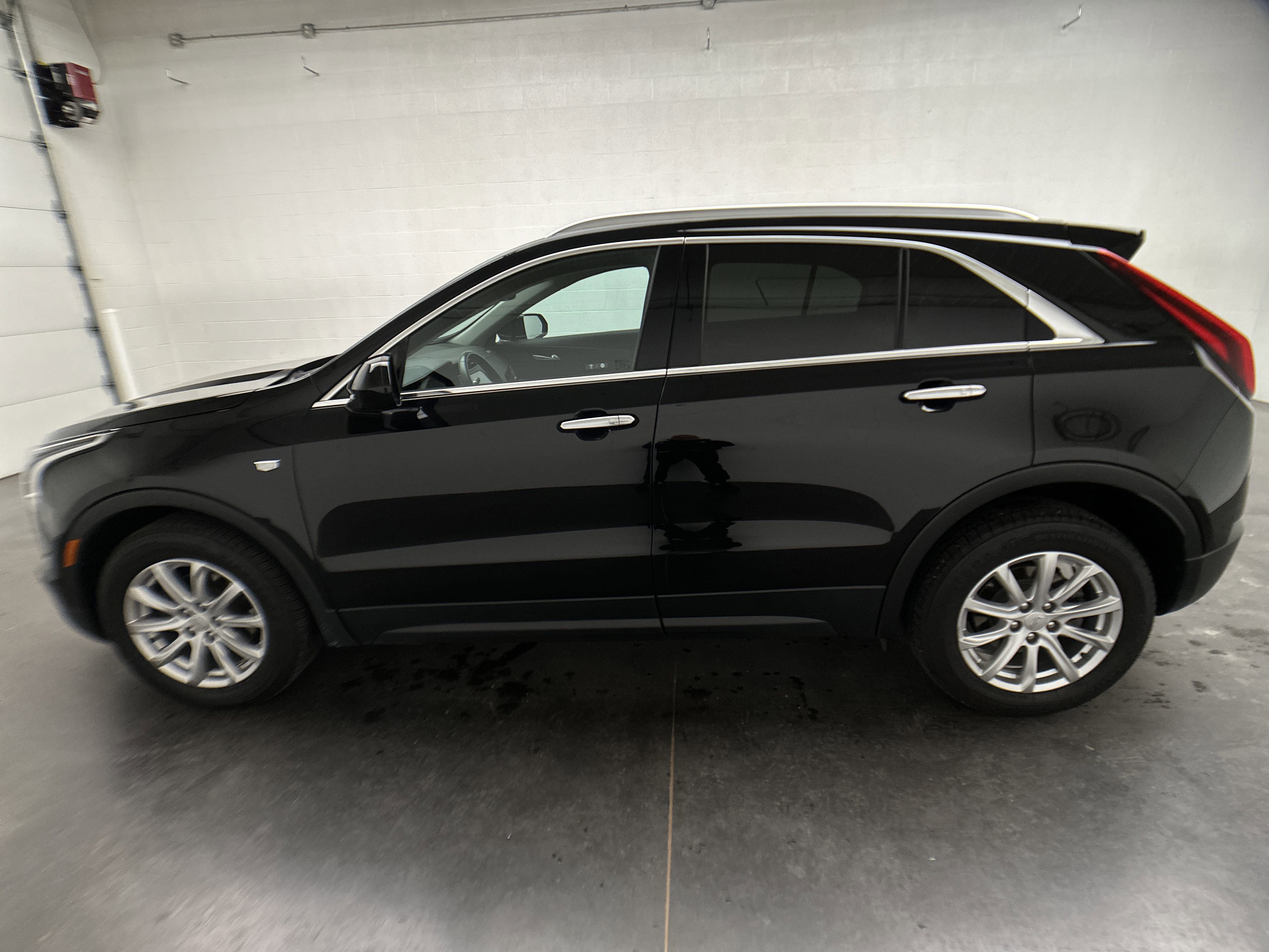 Used 2023 Cadillac XT4 Luxury w/ Cold Weather Package image 6