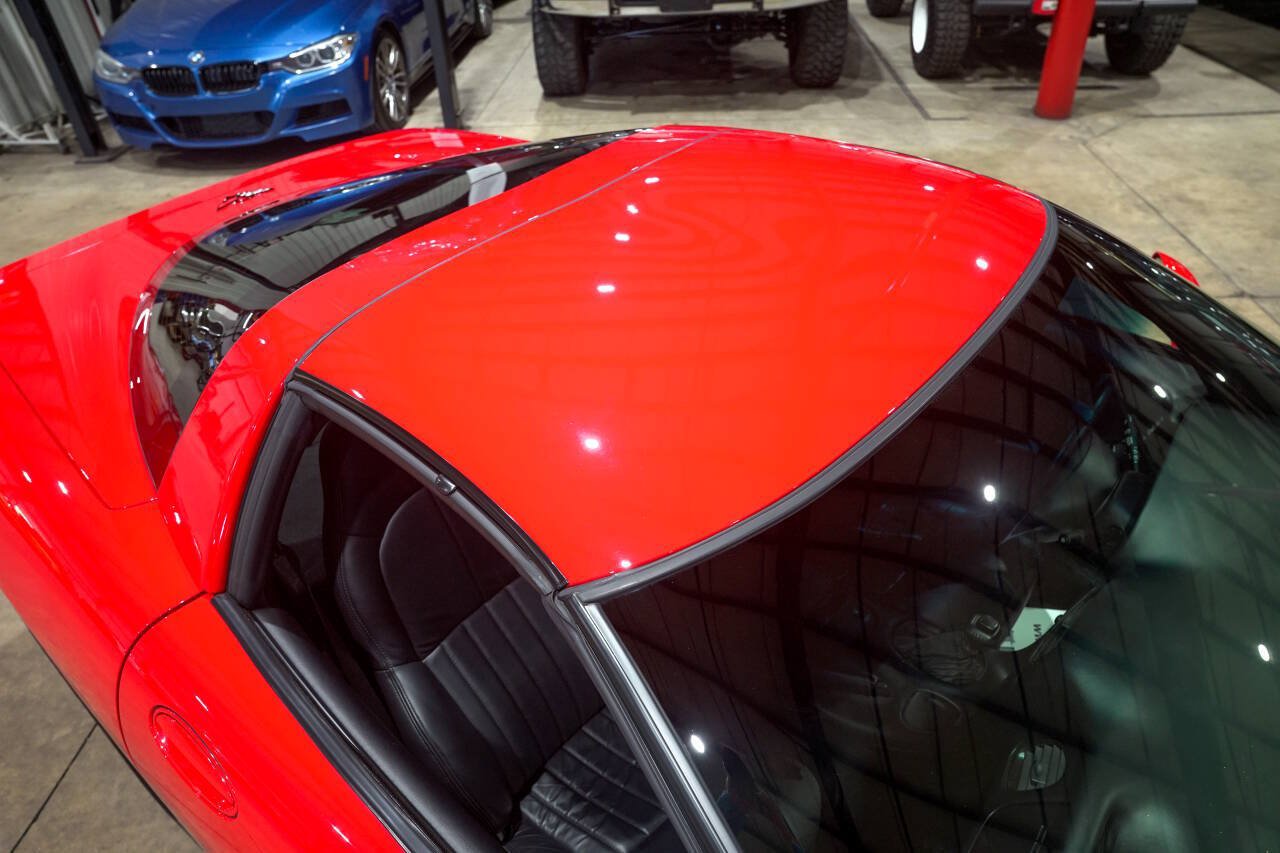 Used 2001 Chevrolet Corvette Coupe RWD image 19
