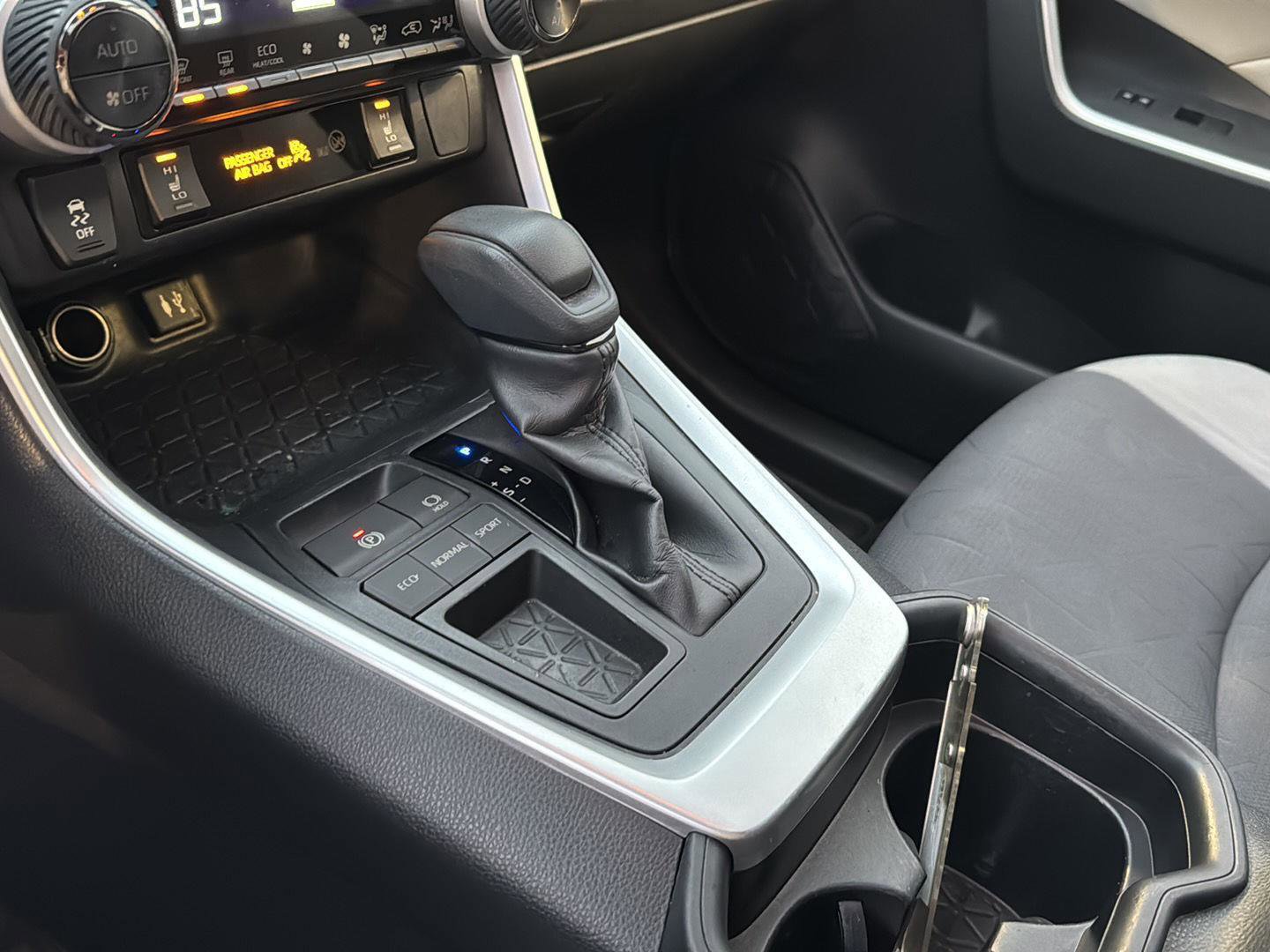 Used 2019 Toyota RAV4 XLE image 25