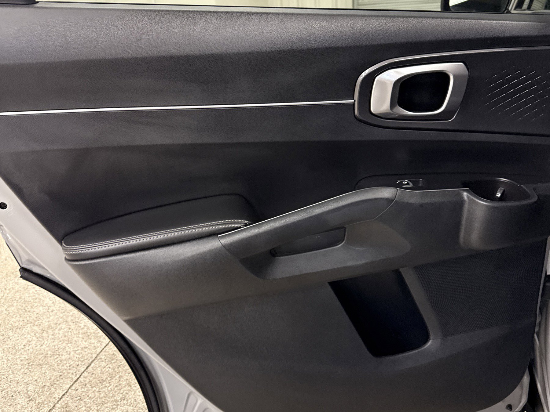 Used 2024 Kia Sorento S w/ Panoramic Sunroof Package image 16