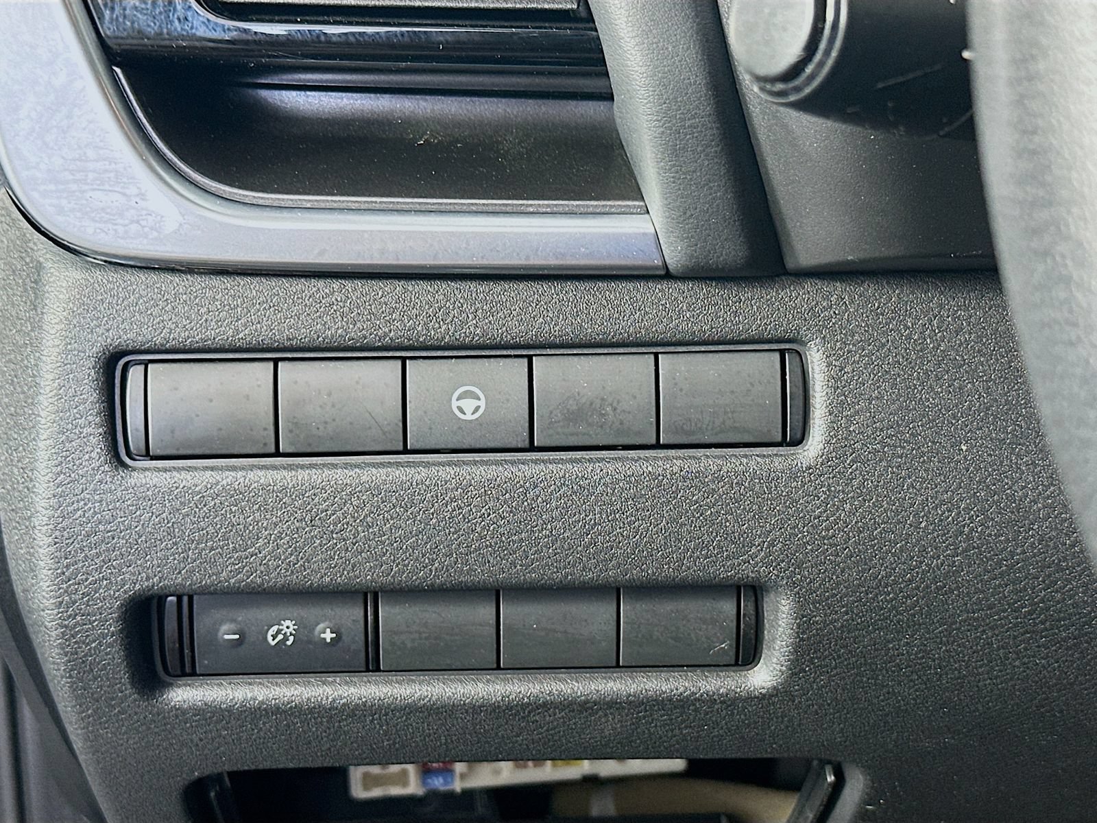Used 2021 Nissan Rogue SV FWD image 10