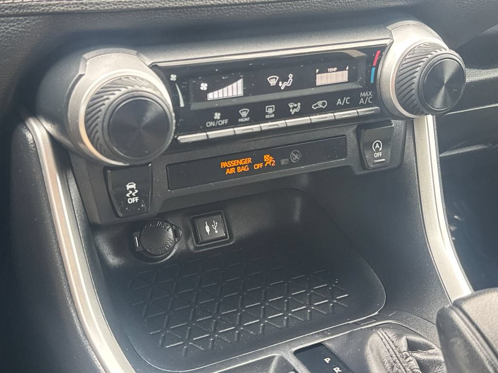 Used 2019 Toyota RAV4 LE w/ All Weather Liner Package AWD/4WD image 24