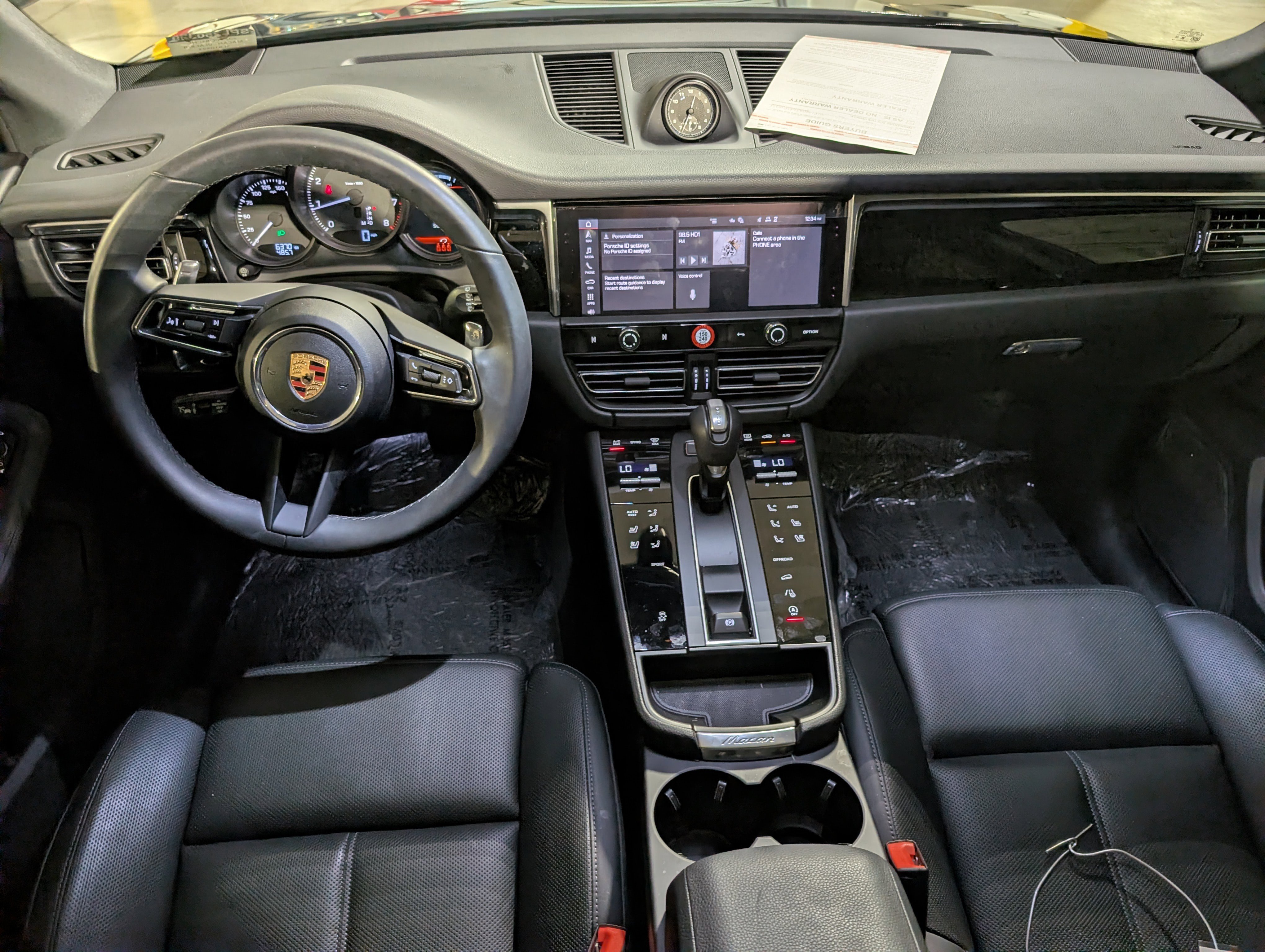 Certified 2025 Porsche Macan image 7
