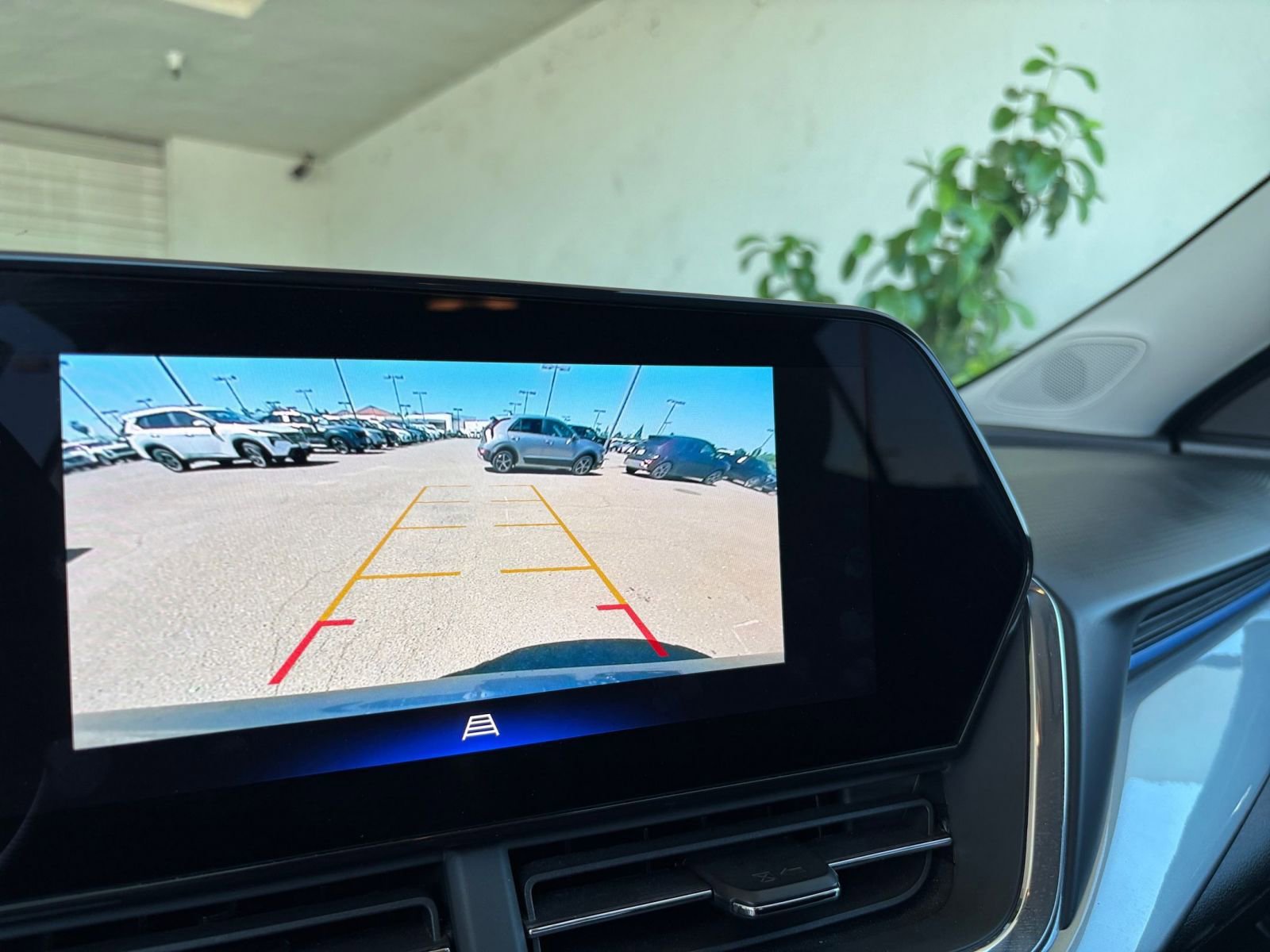 Used 2025 Chevrolet Trax LT FWD image 23