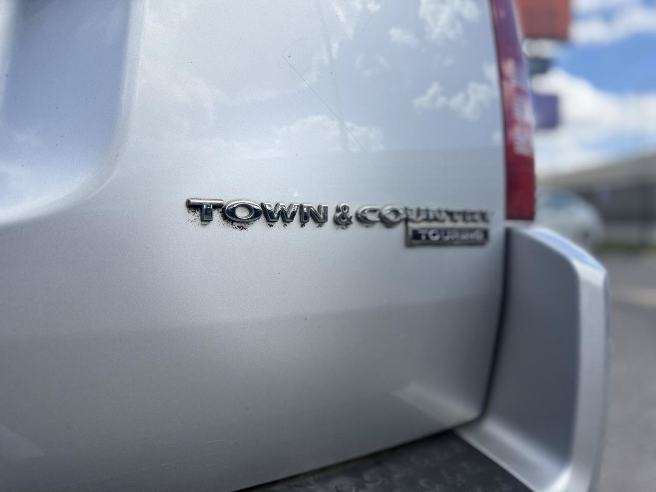 Used 2010 Chrysler Town & Country Touring FWD image 48