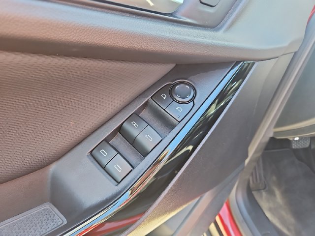 Used 2026 Chevrolet Equinox LT w/ Safety and Technology Package FWD image 12