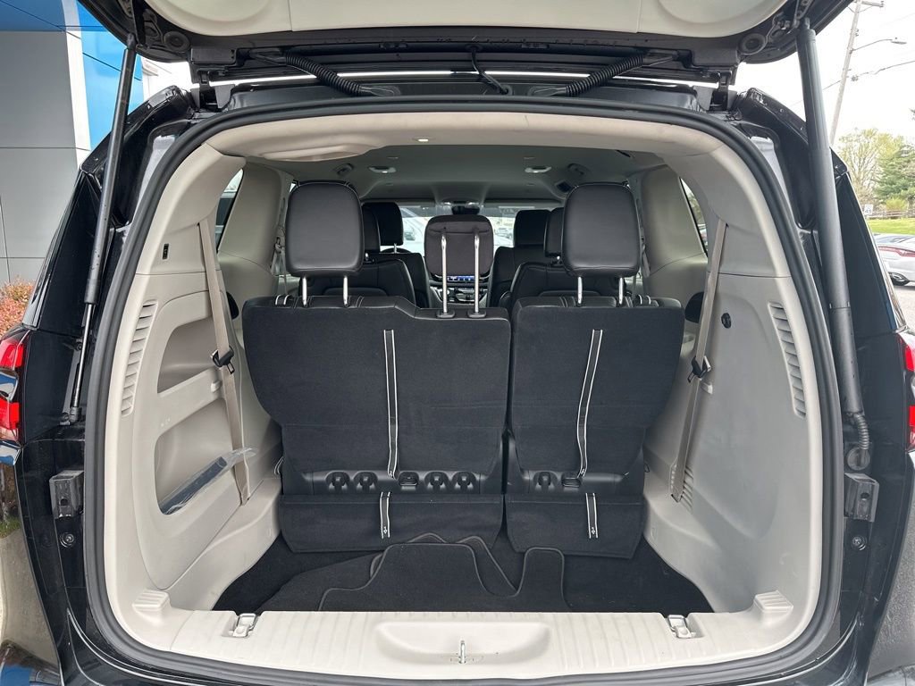 Used 2024 Chrysler Pacifica Touring-L image 9