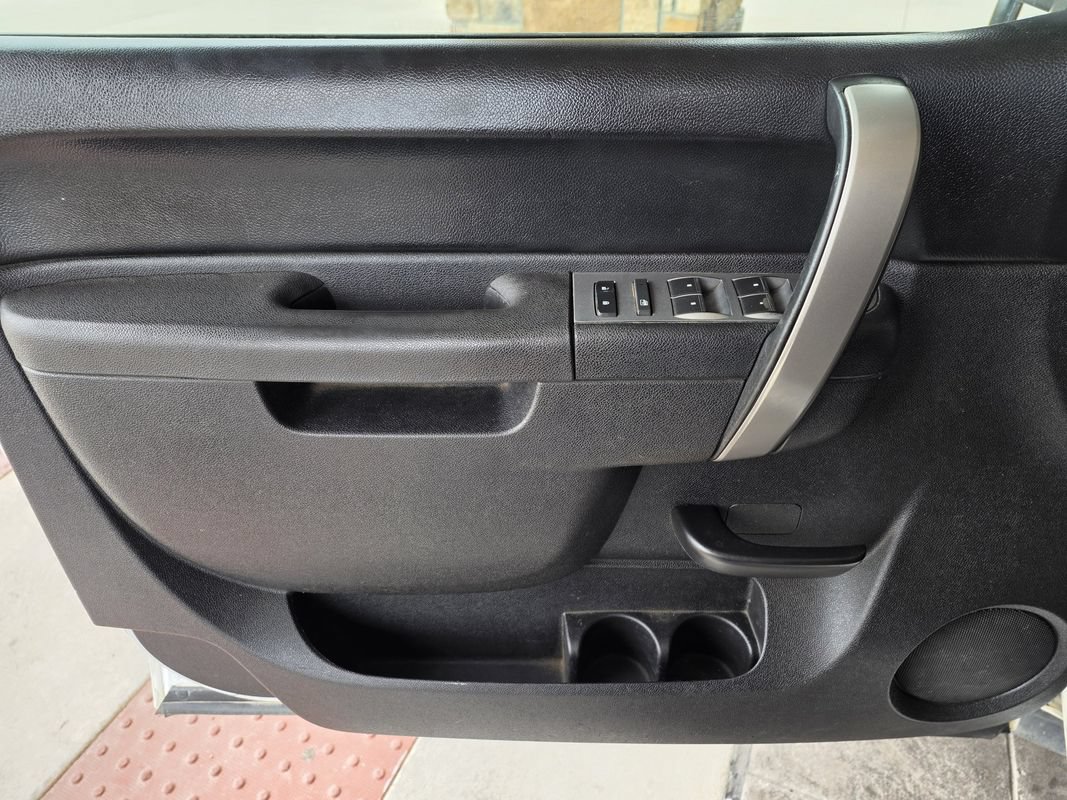 Used 2011 Chevrolet Silverado 2500 LT AWD/4WD image 9