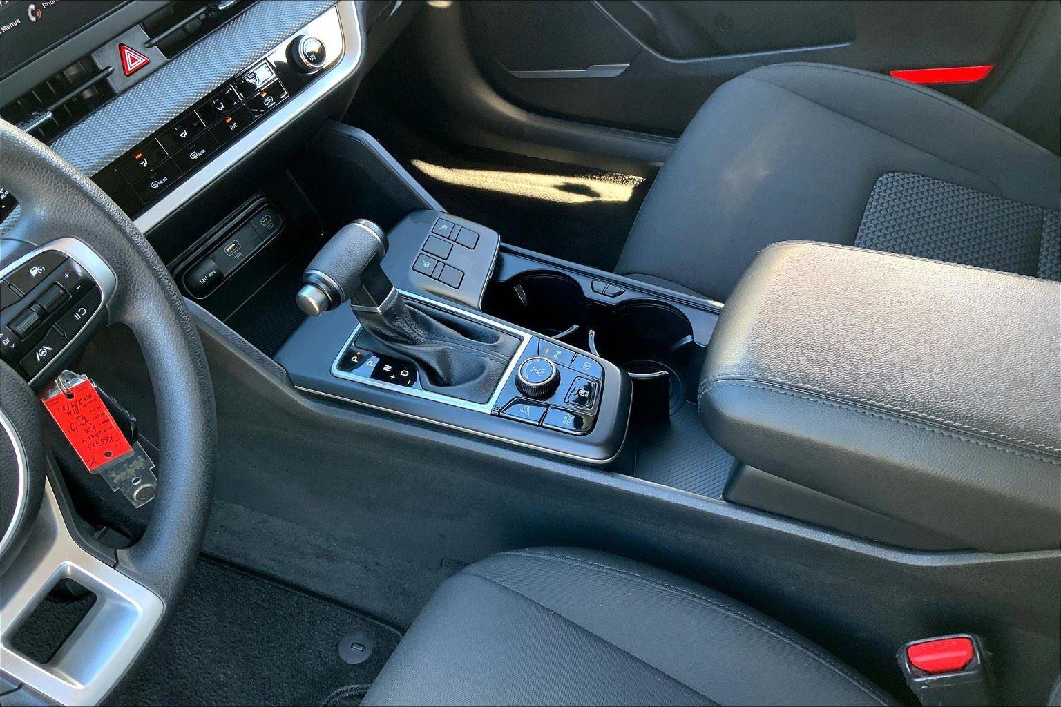 Used 2024 Kia Sportage LX image 15