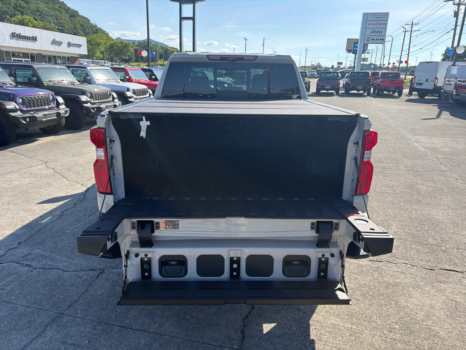 New 2026 Chevrolet Silverado 1500 High Country AWD/4WD image 9