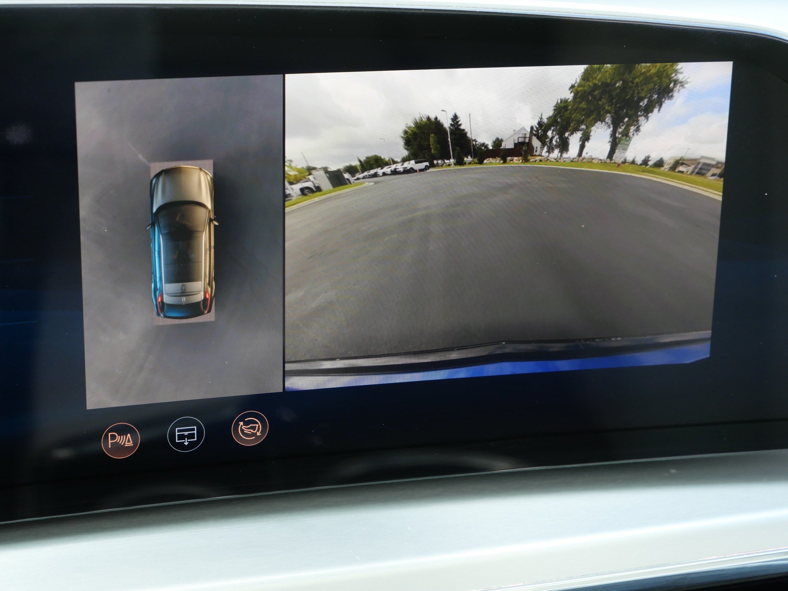 Certified 2024 Cadillac Lyriq Sport AWD/4WD image 33