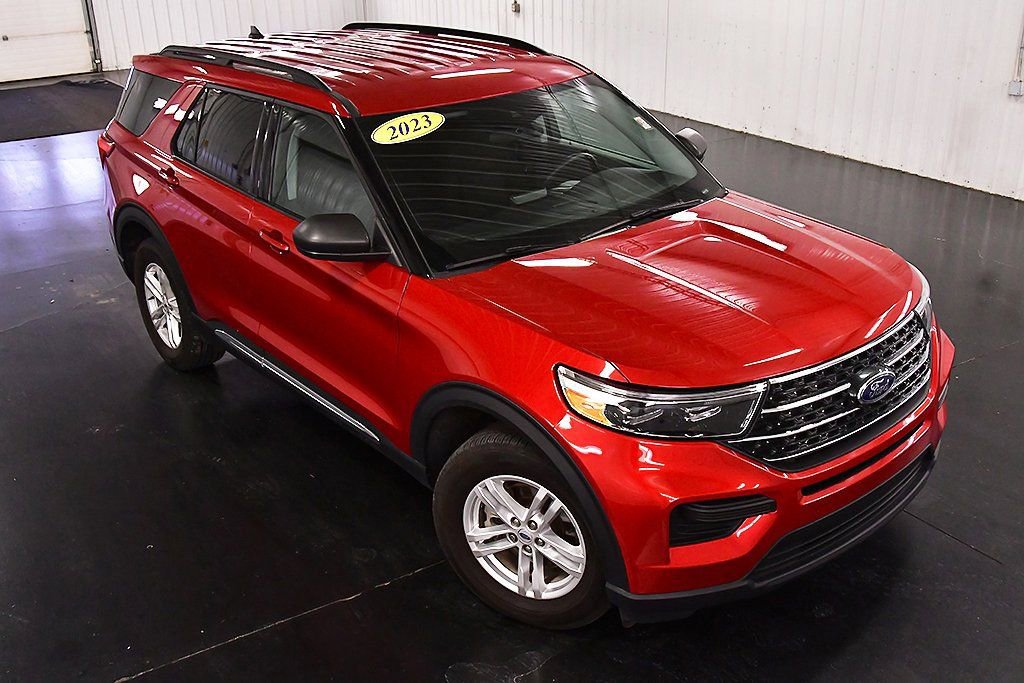 Used 2023 Ford Explorer XLT image 13
