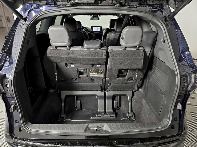 Used 2023 Toyota Sienna XSE AWD/4WD image 31