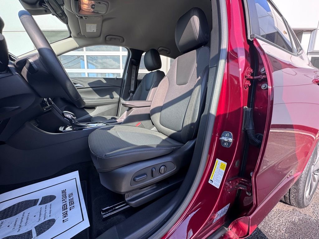 Used 2023 Buick Encore GX Select w/ Sport Touring Package image 10