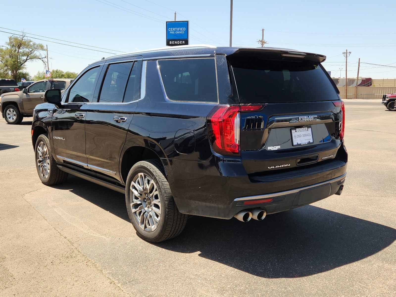 Used 2023 GMC Yukon Denali Ultimate AWD/4WD image 3