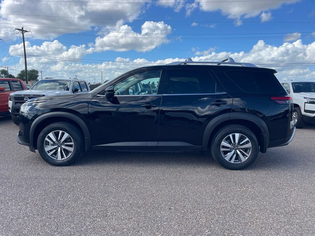 Certified 2023 Nissan Pathfinder SL FWD image 4