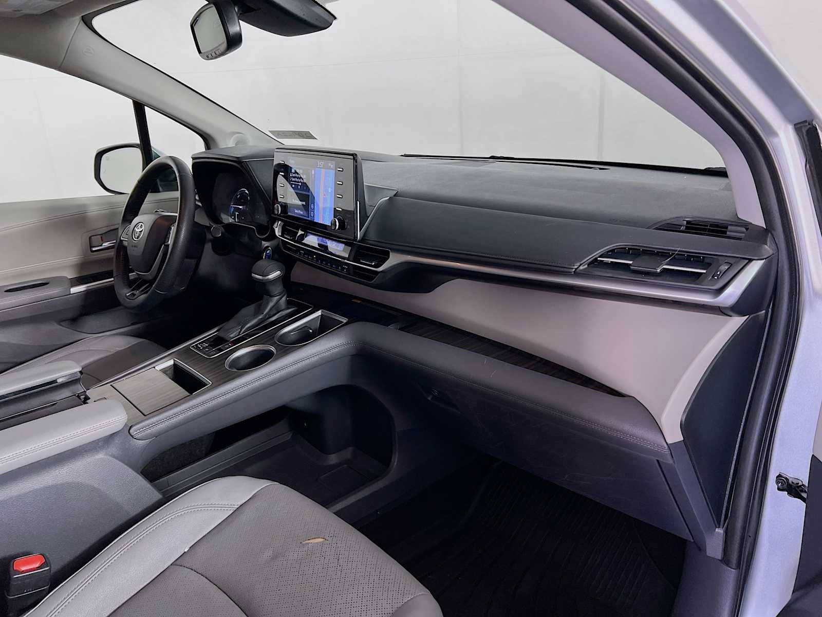 Used 2022 Toyota Sienna Limited AWD/4WD image 30