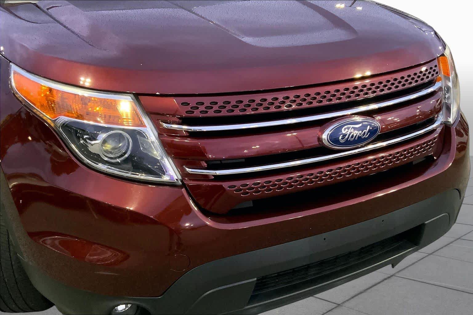 Used 2015 Ford Explorer Limited w/ Equipment Group 301A AWD/4WD image 27