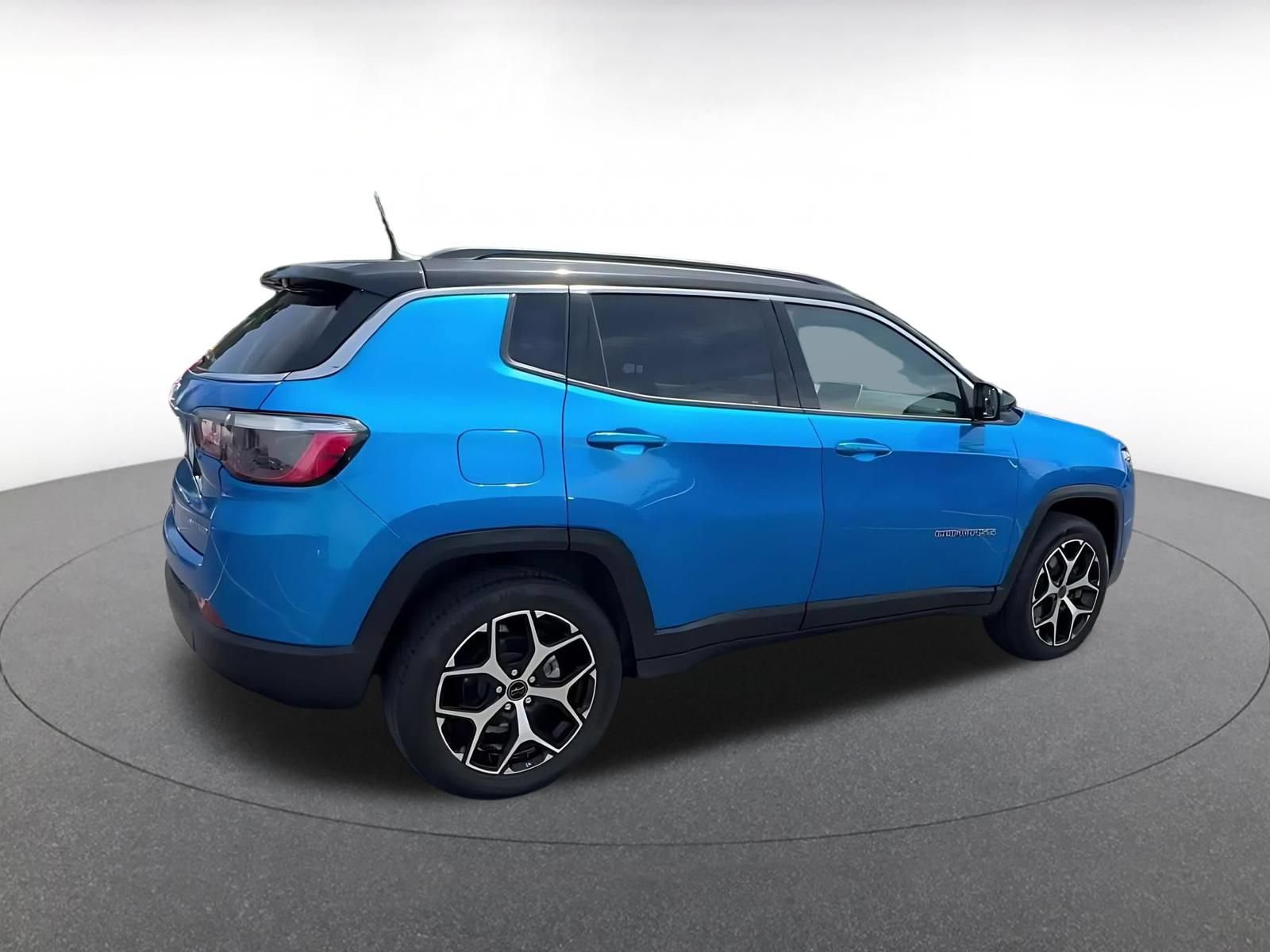 Used 2025 Jeep Compass Limited AWD/4WD image 14