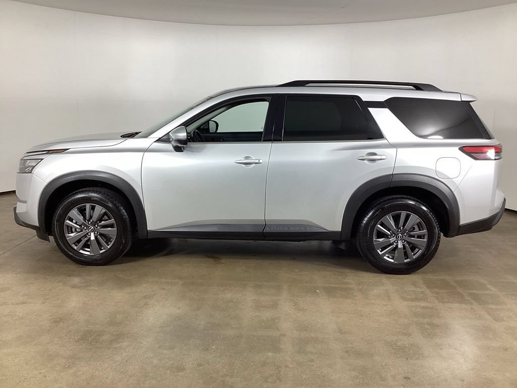 Used 2024 Nissan Pathfinder SV FWD image 8