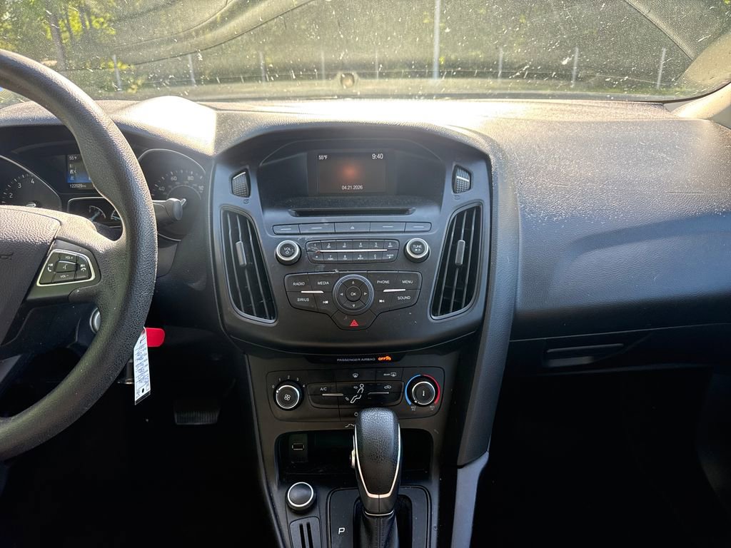 Used 2017 Ford Focus SE FWD image 18