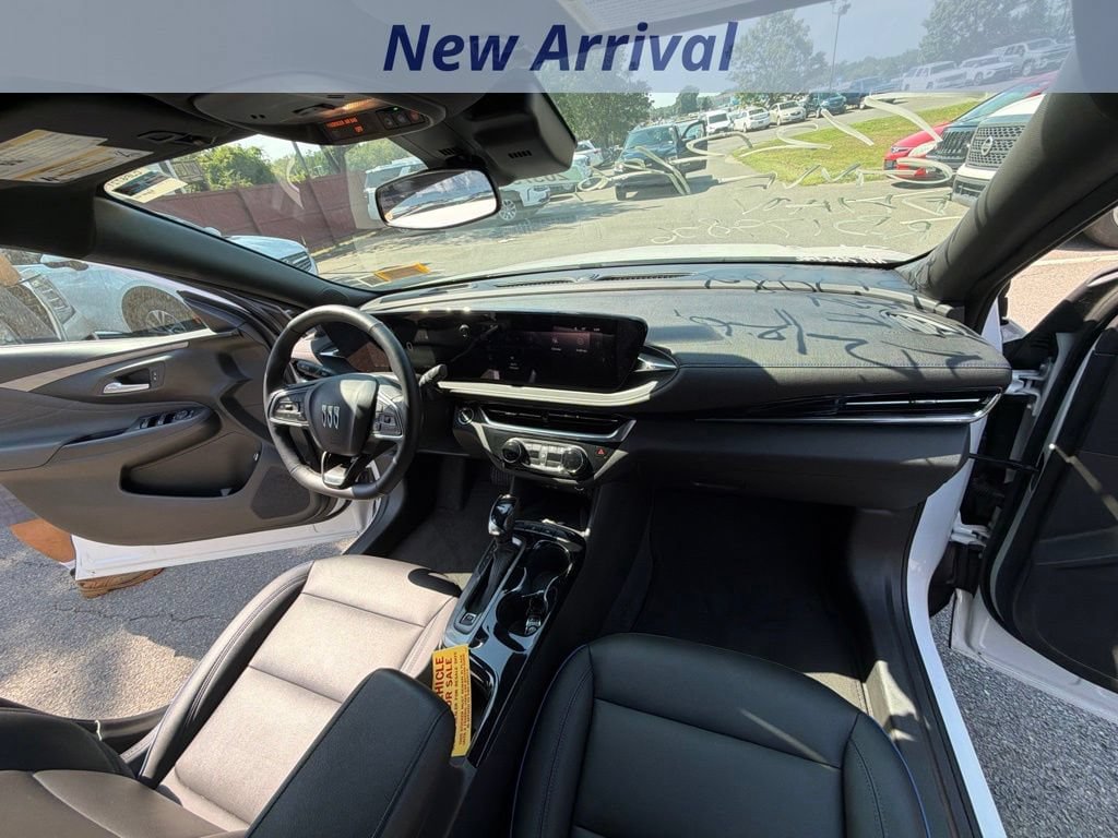 Certified 2024 Buick Envista Sport Touring w/ Convenience I Package FWD image 3