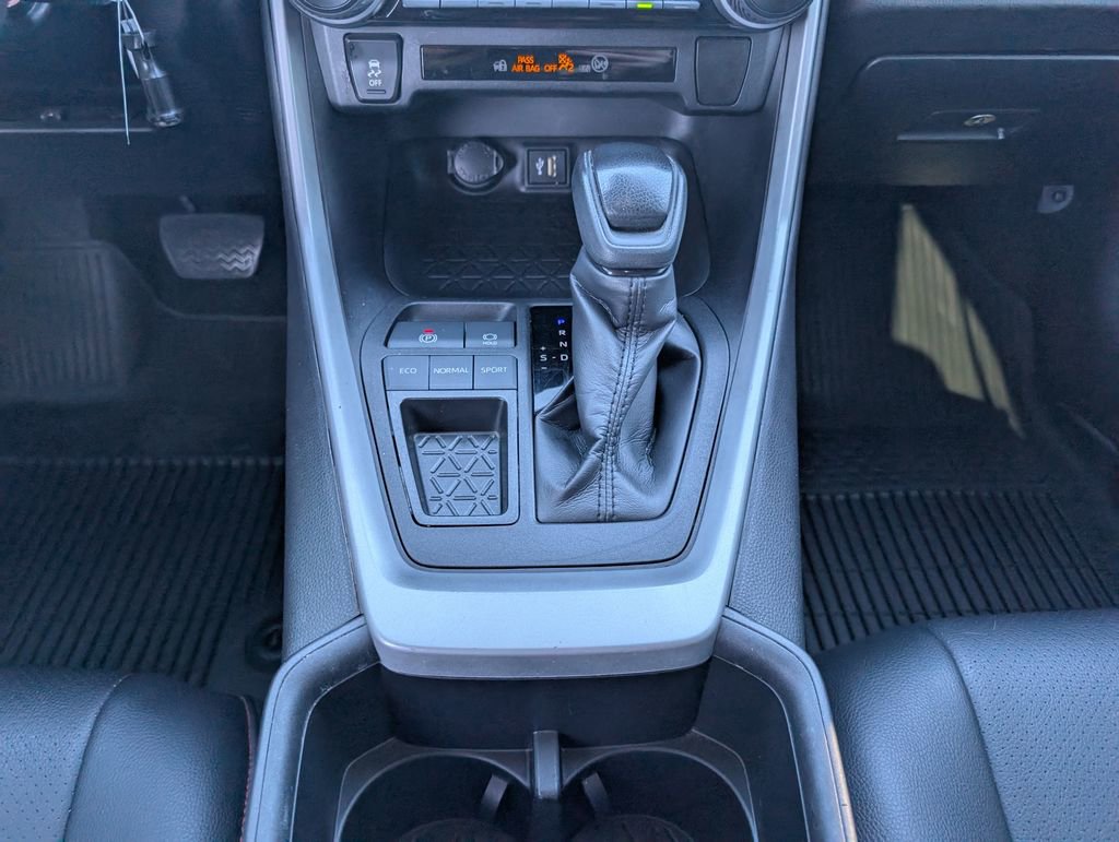 Used 2023 Toyota RAV4 LE image 22