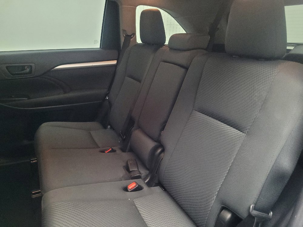 Used 2019 Toyota Highlander LE FWD image 18