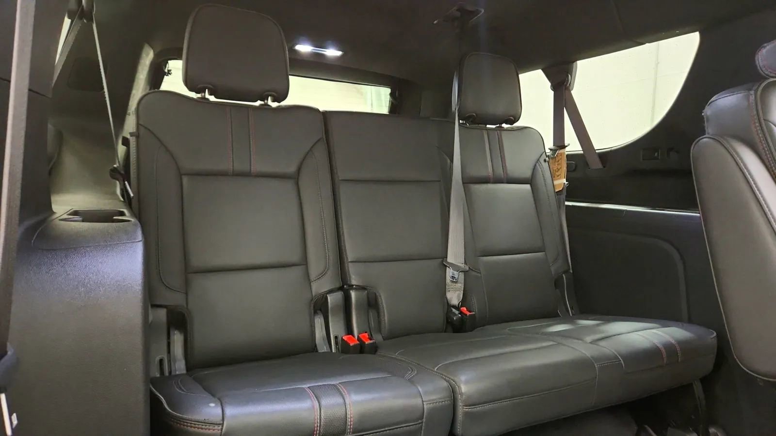 Used 2022 Chevrolet Suburban RST w/ Sport Performance Package image 41