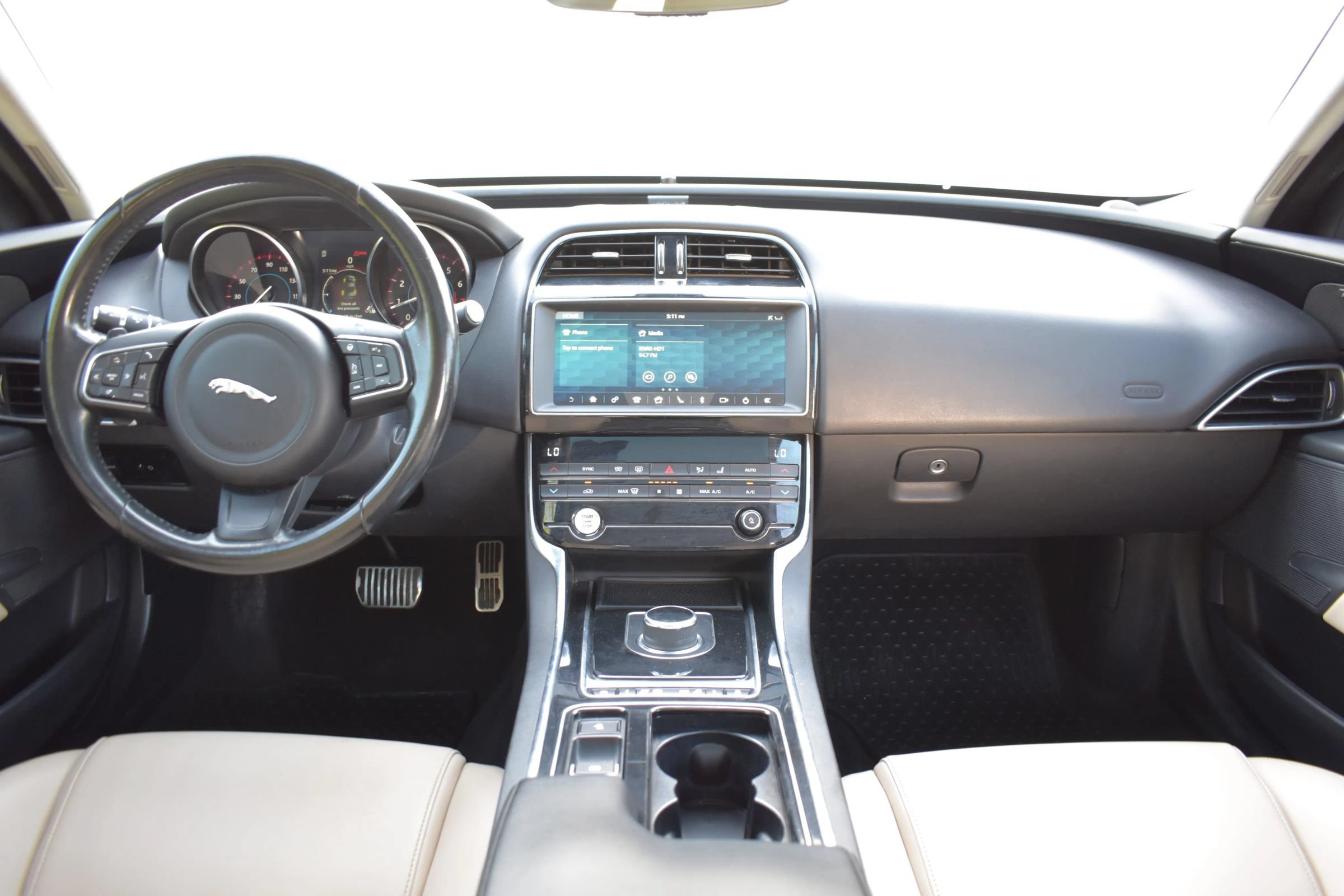 Used 2019 Jaguar XE Premium AWD/4WD image 14