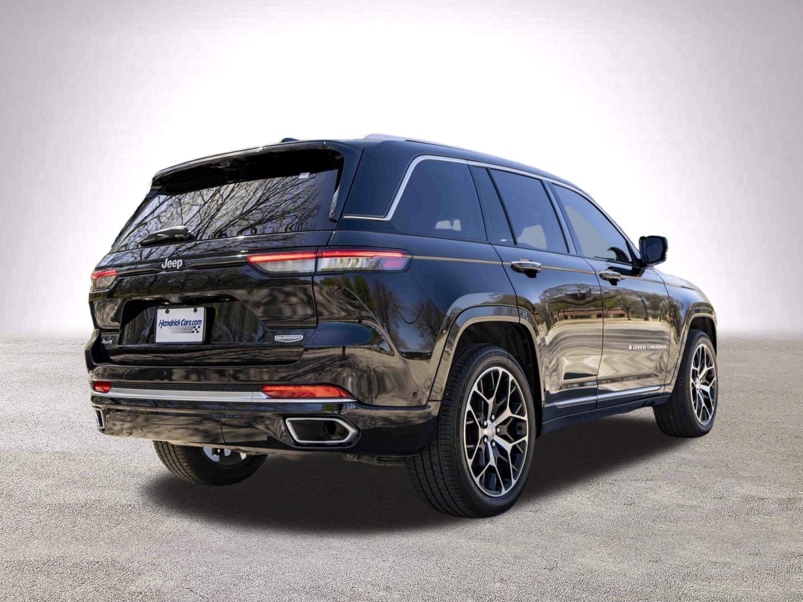 Used 2023 Jeep Grand Cherokee Summit image 9