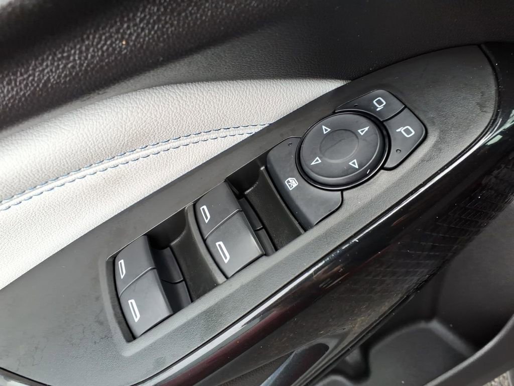 Used 2025 Chevrolet Trax LT w/ Driver Confidence Package FWD image 16