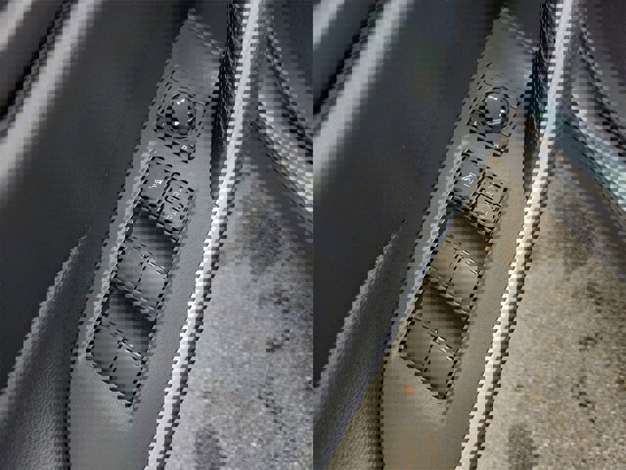 Used 2019 Toyota RAV4 LE image 14