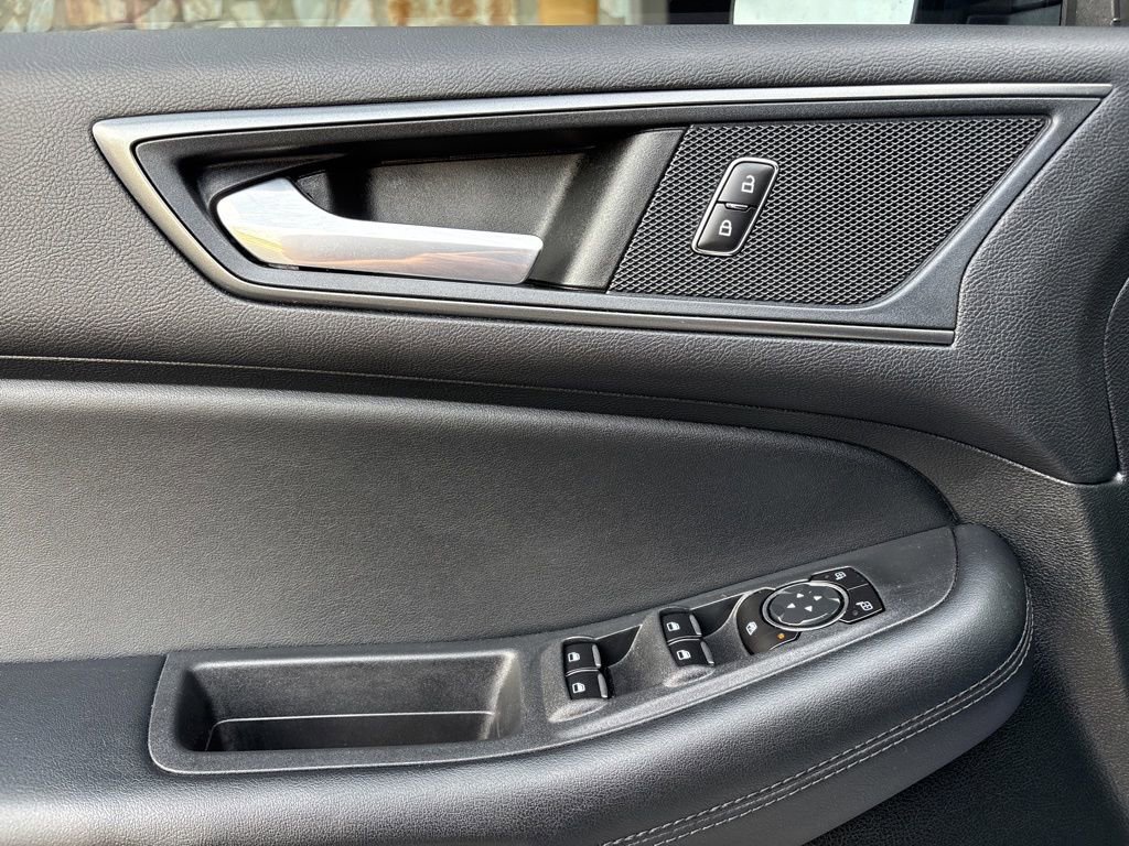 Used 2022 Ford Edge SE w/ Black Appearance Package image 15