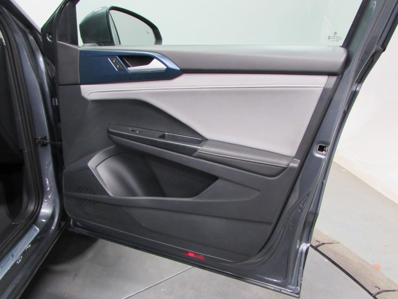 Used 2024 Volkswagen Taos SE AWD/4WD image 16