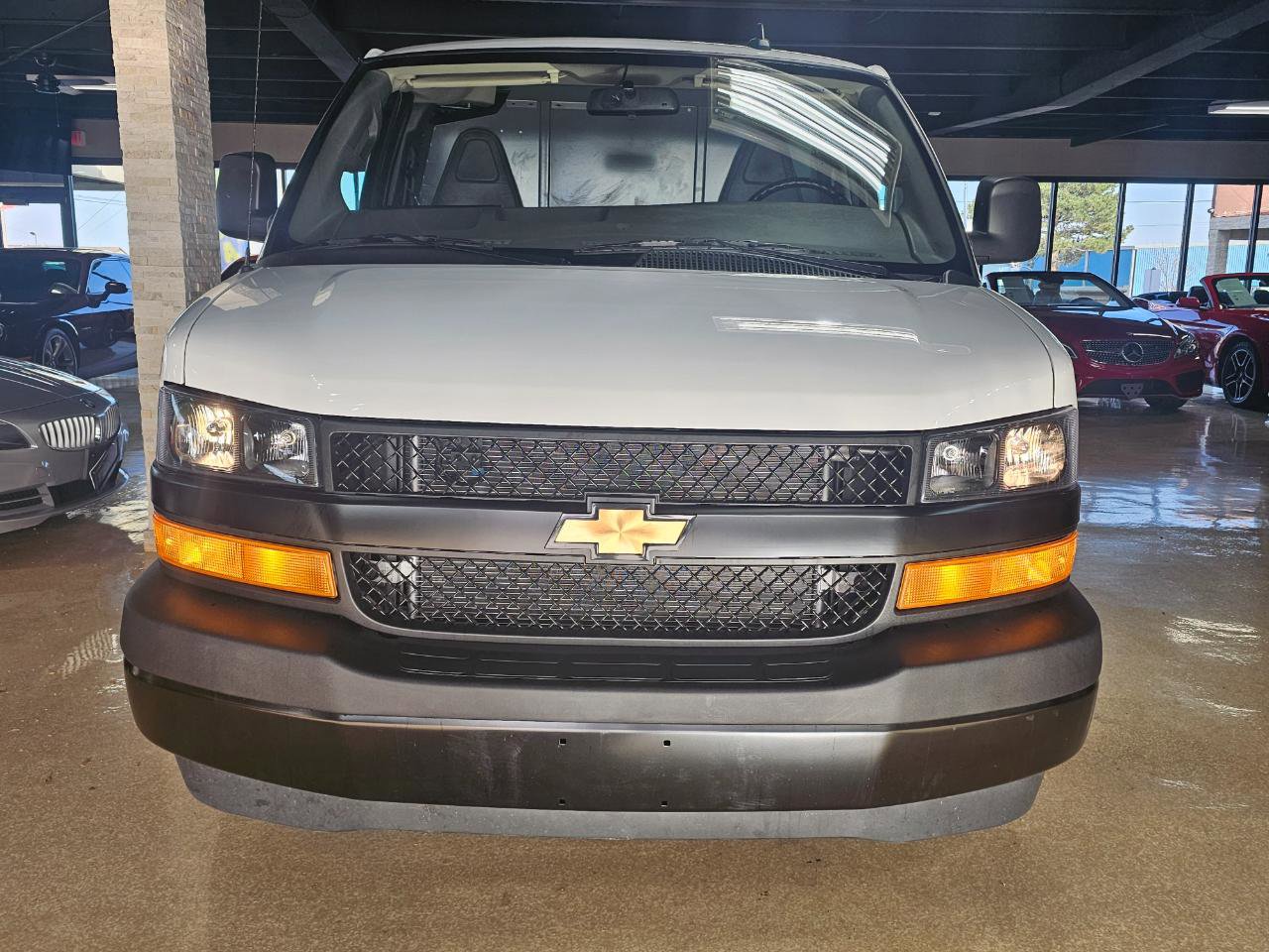 Used 2022 Chevrolet Express 3500 Extended w/ Driver Convenience Package RWD image 2