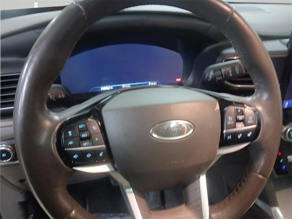 Used 2023 Ford Explorer Platinum w/ Technology Package image 16