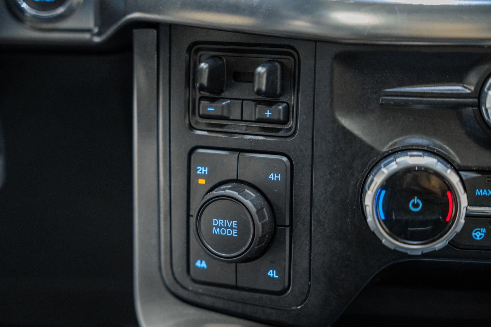 Certified 2023 Ford F150 Lariat w/ Equipment Group 502A High image 33