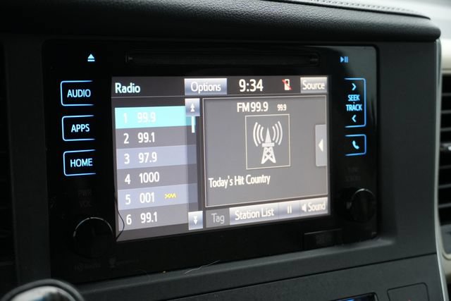 Used 2015 Toyota Sienna XLE w/ XLE Navigation Package FWD image 35