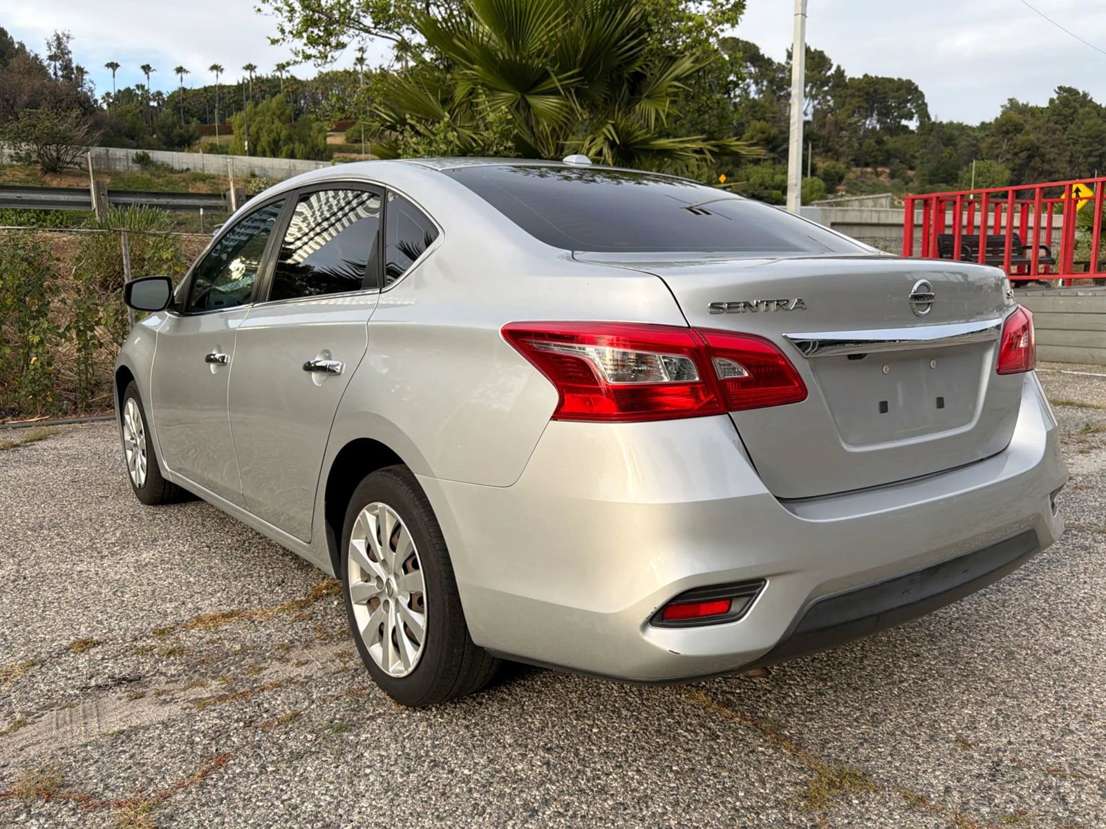 Used 2017 Nissan Sentra SV image 6