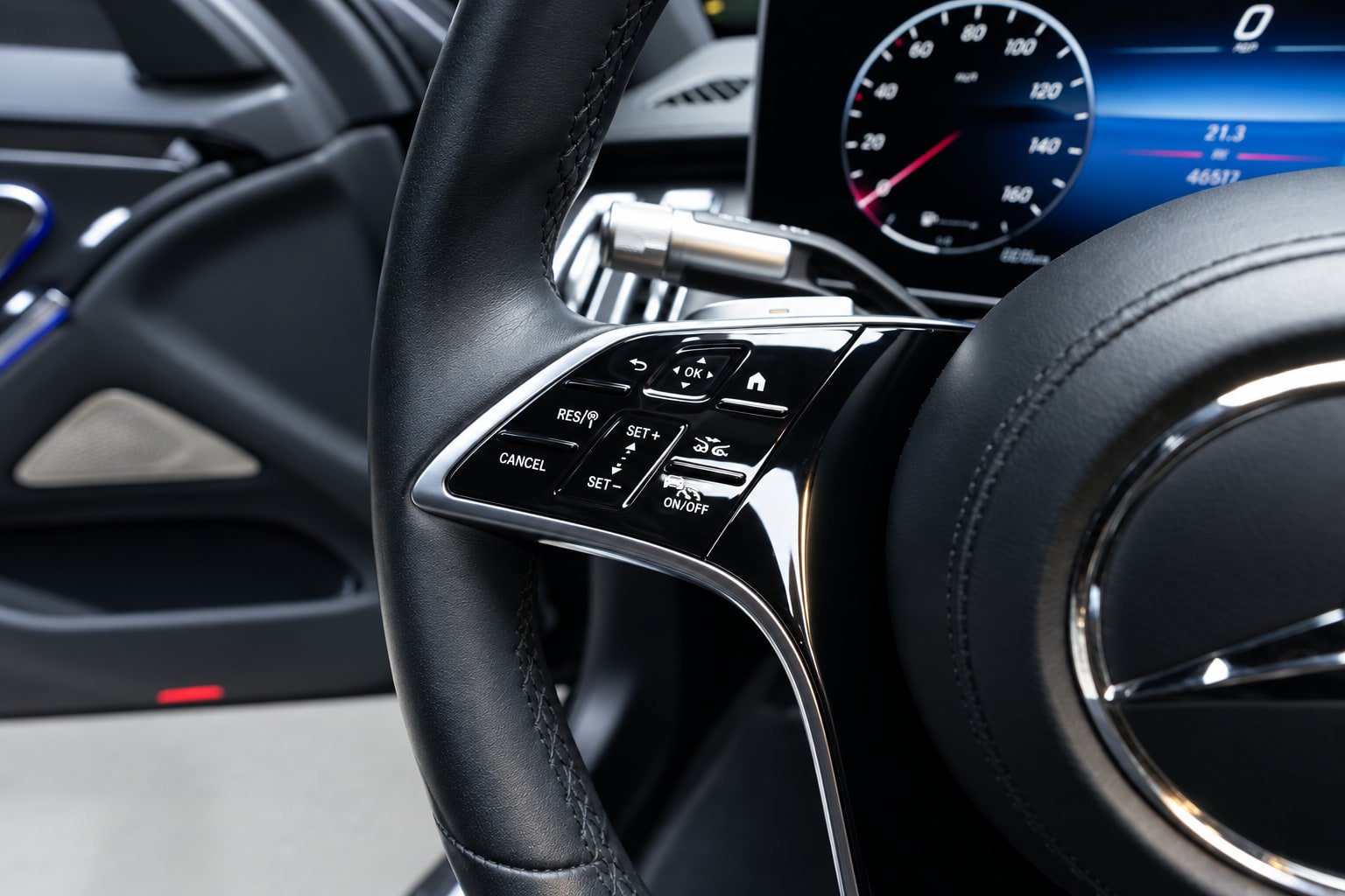 Used 2022 Mercedes-Benz S 500 4MATIC w/ AMG Line Package image 36