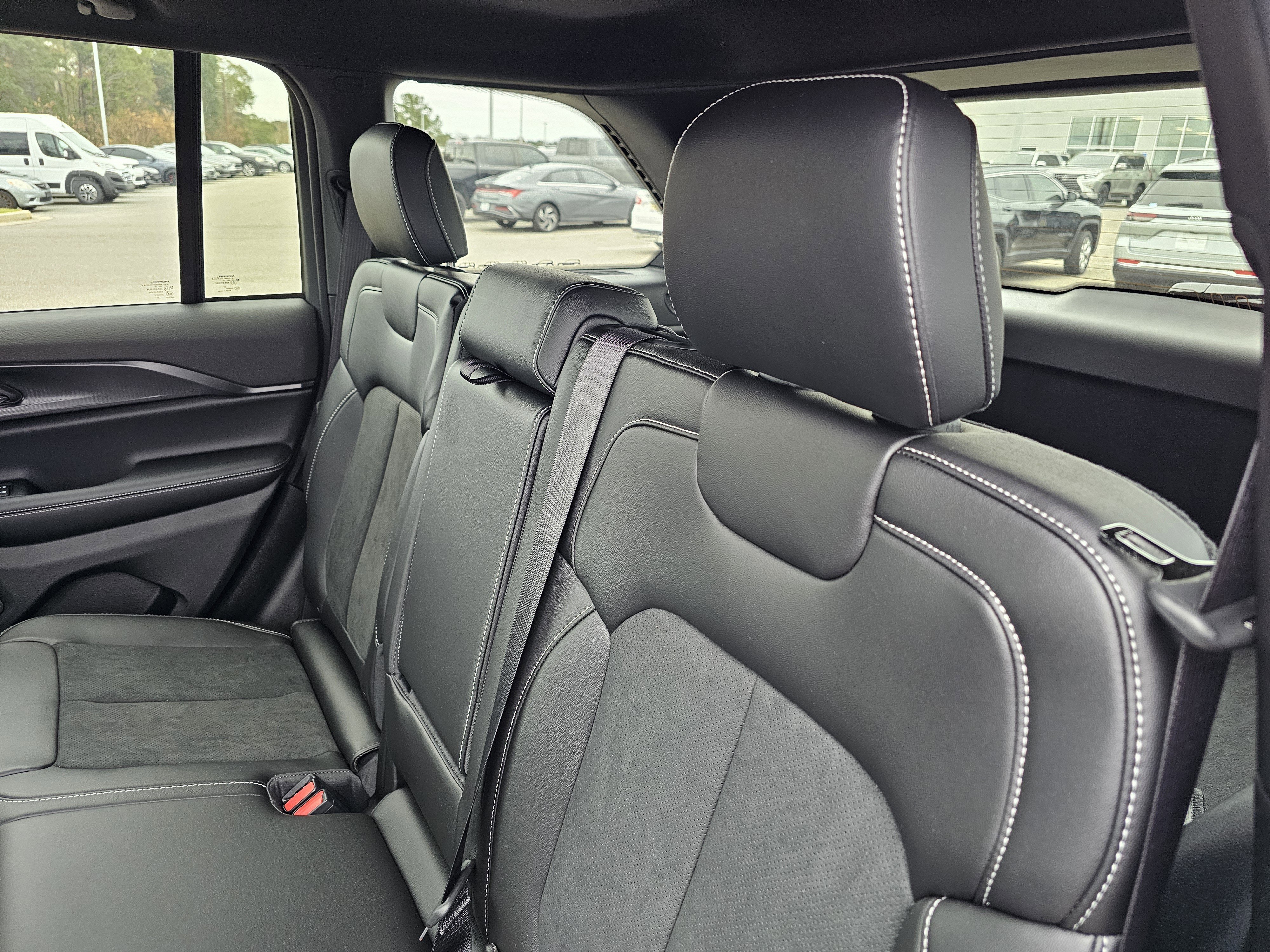 New 2025 Jeep Grand Cherokee Altitude image 31