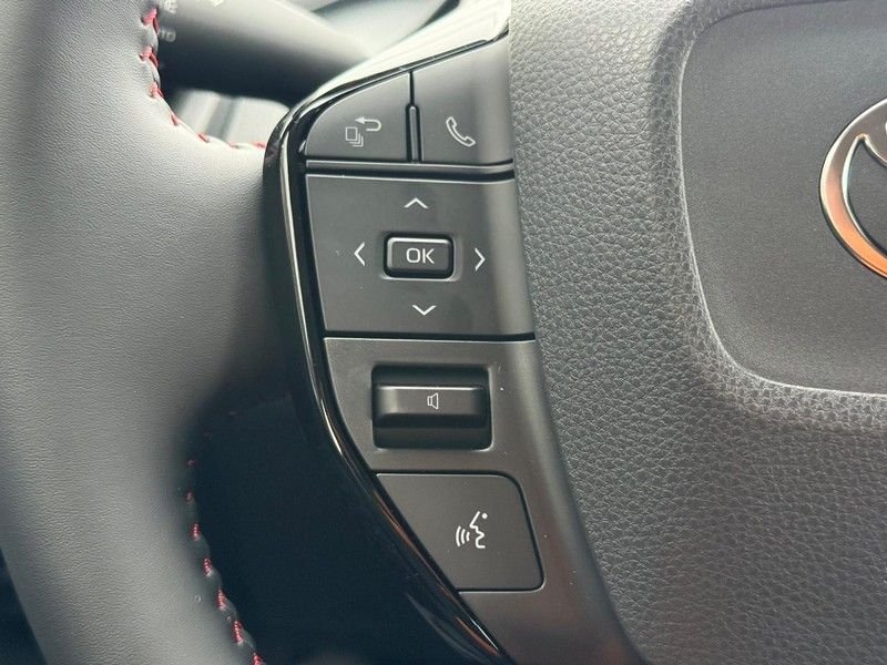 New 2026 Toyota Prius Plug-In Hybrid FWD image 8