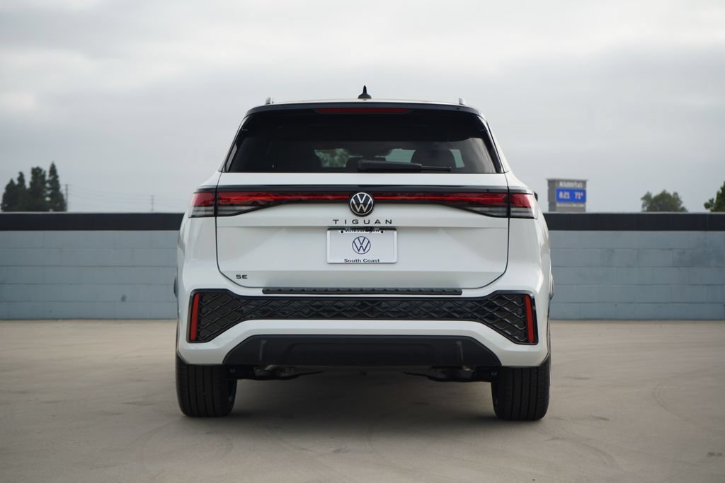 New 2026 Volkswagen Tiguan SE R-Line FWD image 4