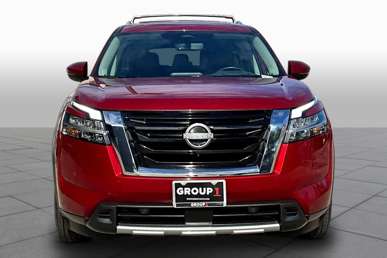 Used 2023 Nissan Pathfinder Platinum w/ Cargo Package FWD image 4