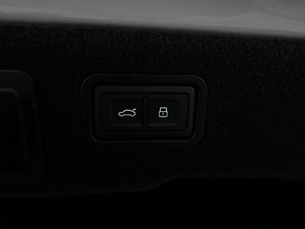 Used 2023 Audi A8 L 3.0T w/ Luxury Package image 43