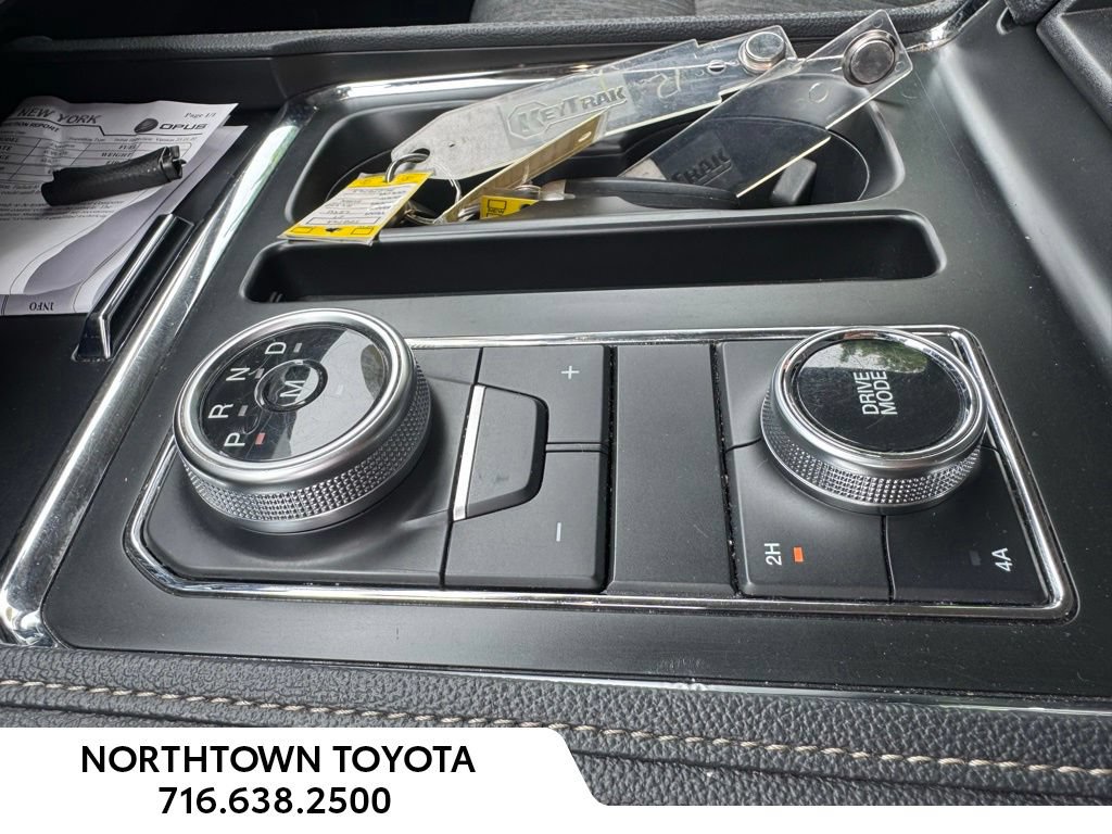 Used 2024 Ford Expedition XLT AWD/4WD image 31