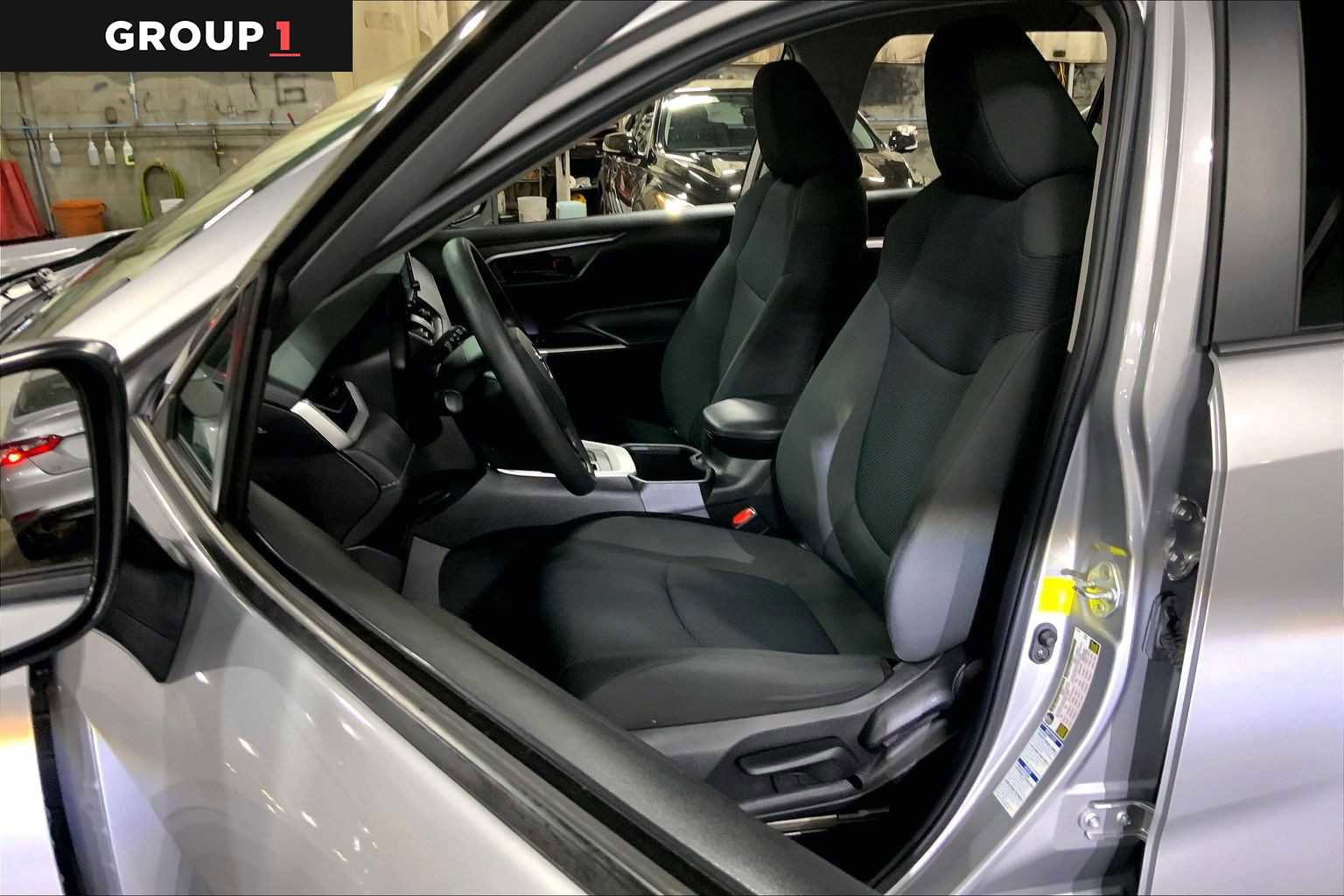 Used 2022 Toyota RAV4 LE image 7